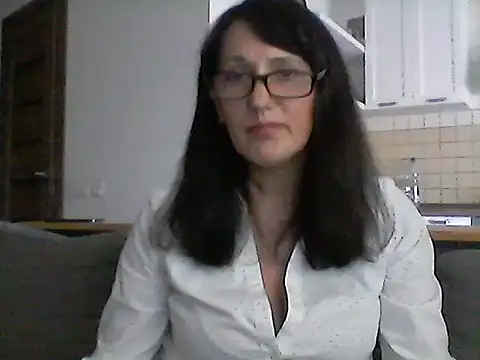 Snapshot of Elena48324 chatting on October 17, 2025, 1:03 pm Elena48324 online show from October 17, 2025, 1:03 pm