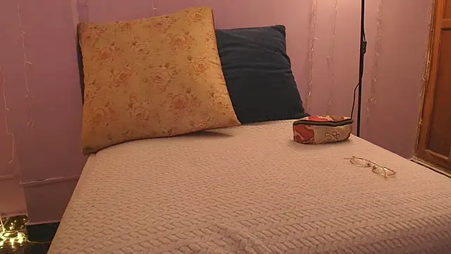 Dafne Mel online show from November 7, 2025, 2:50 pm