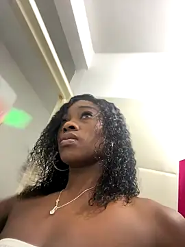 Skylar Smith  online show from December 18, 2025, 11:49 am