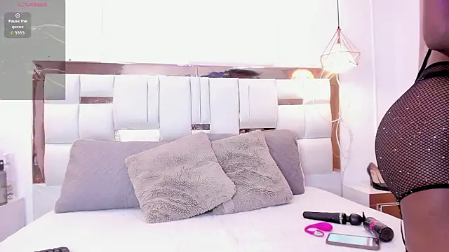 Skylar Smith  online show from March 12, 2026, 12:33 pm