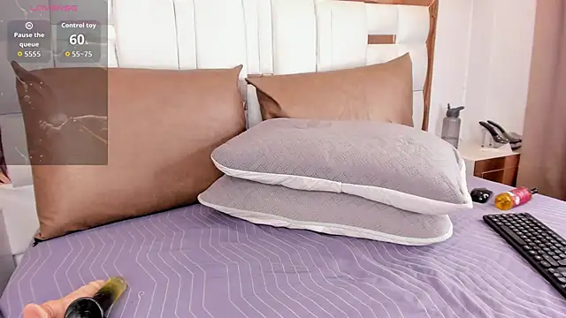 Skylar Smith  online show from April 1, 2026, 1:52 pm