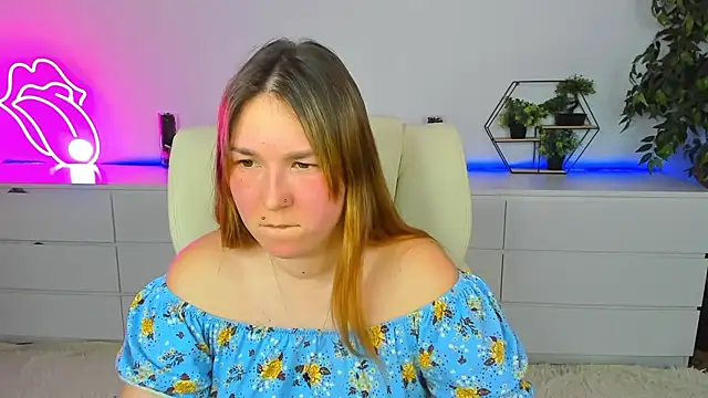 Snapshot of Sofii_darling chatting on February 1, 2026, 5:00 pm Sofii darling online show from February 1, 2026, 5:00 pm