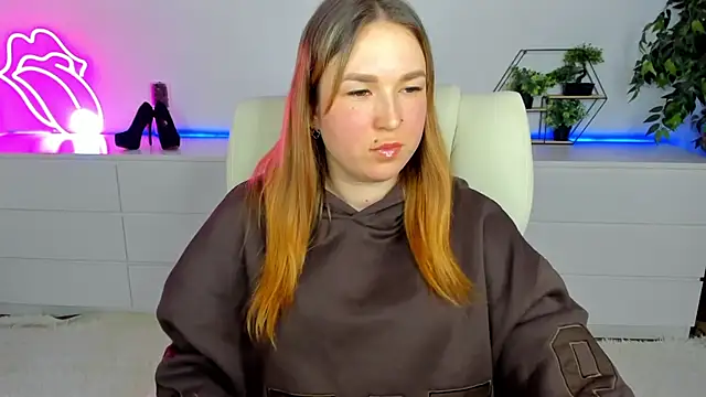 Snapshot of Sofii_darling chatting on February 18, 2026, 5:31 pm Sofii darling online show from February 18, 2026, 5:31 pm