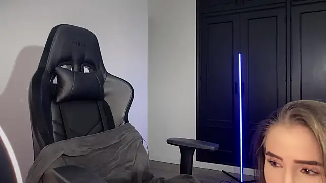 s meow online show from November 8, 2025, 3:45 pm