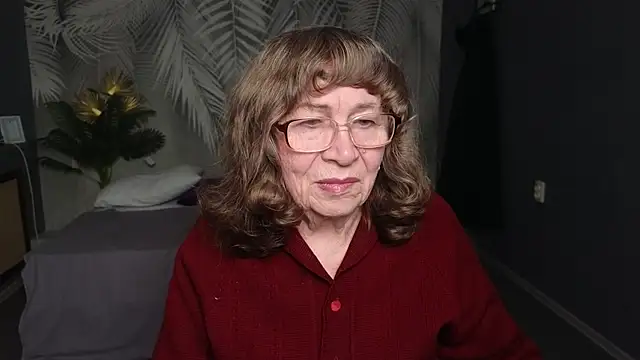 Snapshot of Betty_Brick chatting on April 19, 2026, 10:36 am Betty Brick online show from April 19, 2026, 10:36 am