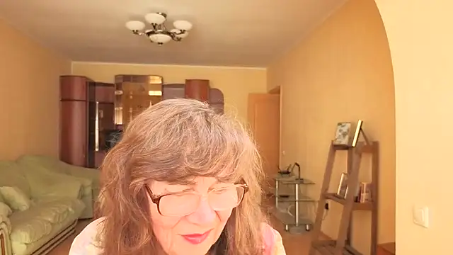 Snapshot of Betty_Brick chatting on May 4, 2026, 11:06 am Betty Brick online show from May 4, 2026, 11:06 am