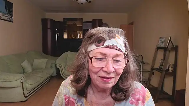 Snapshot of Betty_Brick chatting on May 17, 2026, 4:03 pm Betty Brick online show from May 17, 2026, 4:03 pm