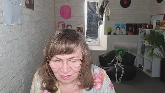 Snapshot of Betty_Brick chatting on May 21, 2026, 2:13 pm Betty Brick online show from May 21, 2026, 2:13 pm