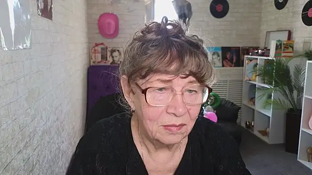 Snapshot of Betty_Brick chatting on May 25, 2026, 12:55 pm Betty Brick online show from May 25, 2026, 12:55 pm