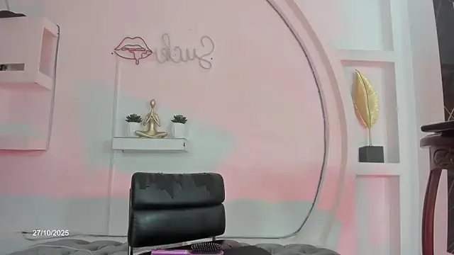 Vicky Hottman online show from October 28, 2025, 4:16 am