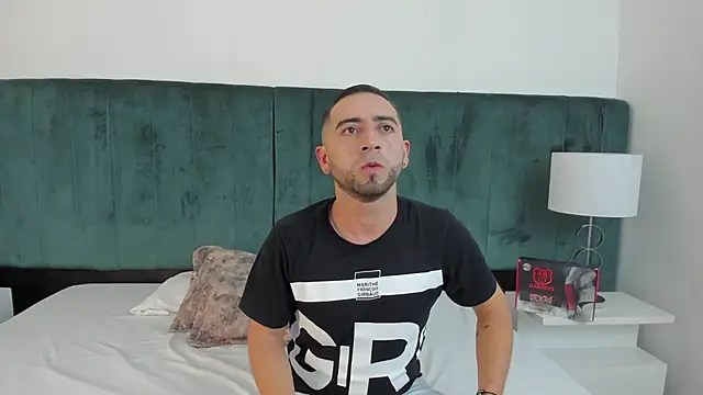 Lushian  online show from November 1, 2025, 11:18 pm