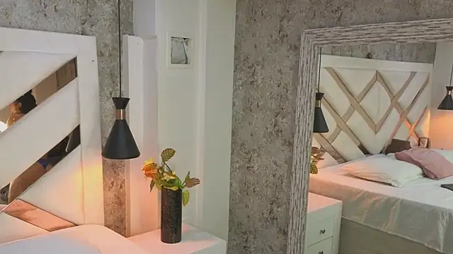 Snapshot of Saara_evans_ chatting on October 15, 2025, 7:58 pm Saara evans online show from October 15, 2025, 7:58 pm