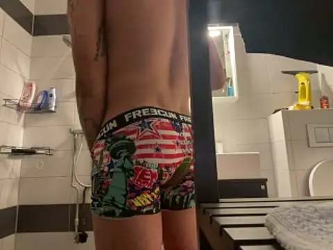 Snapshot of Tholel420 chatting on November 17, 2025, 6:03 pm Tholel420 online show from November 17, 2025, 6:03 pm