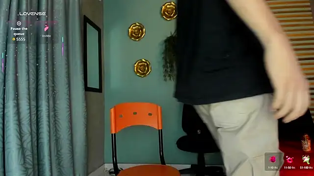 david huge online show from September 19, 2025, 1:23 pm