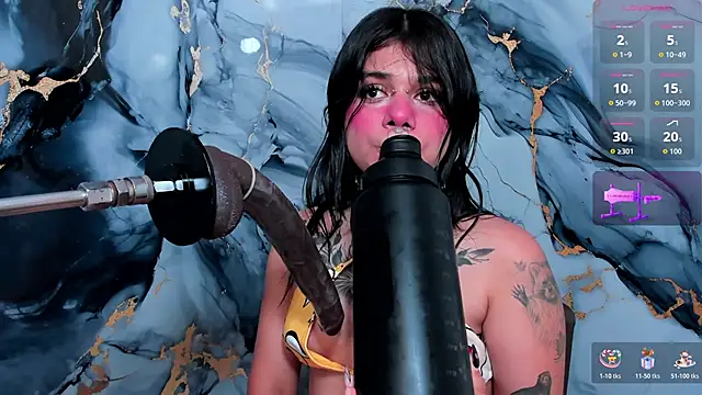 Snapshot of Emily_Evo chatting on November 6, 2025, 7:37 pm Emily Evo online show from November 6, 2025, 7:37 pm