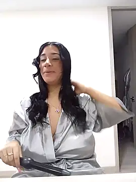 Samantha hotly online show from October 15, 2025, 1:44 pm