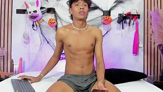 MilthonDelis online show from October 31, 2025, 4:24 am