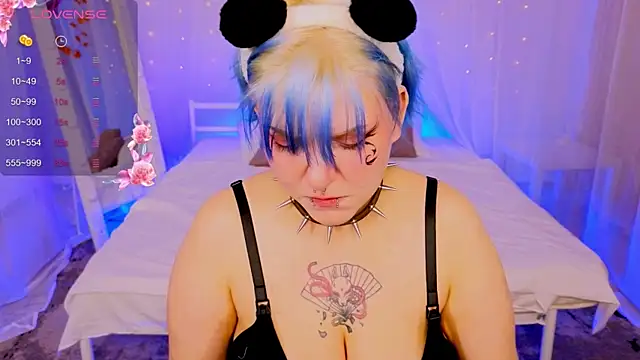 bluelunaray online show from September 25, 2025, 1:53 am