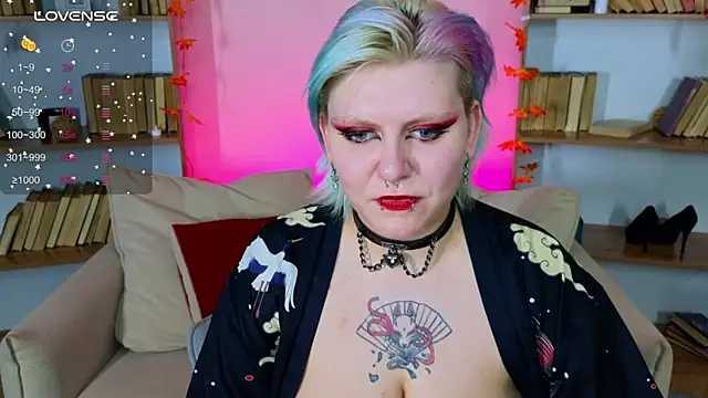 bluelunaray online show from October 13, 2025, 9:42 am