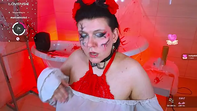 bluelunaray online show from October 18, 2025, 3:57 pm