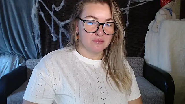 Snapshot of NikaSkylink chatting on November 1, 2025, 4:36 am NikaSkylink online show from November 1, 2025, 4:36 am