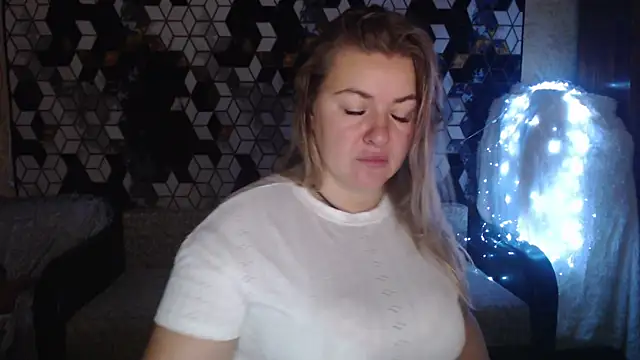 Snapshot of NikaSkylink chatting on November 24, 2025, 3:50 am NikaSkylink online show from November 24, 2025, 3:50 am