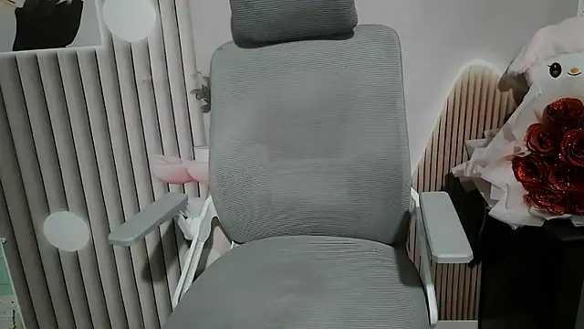 Emachiii online show from December 5, 2025, 1:03 am