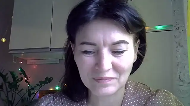 Krystal 82 online show from October 11, 2025, 7:40 am