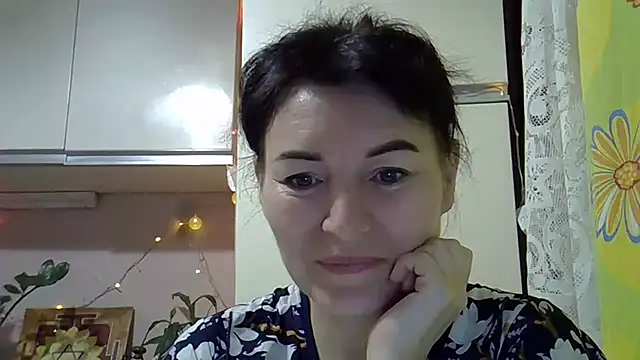 Krystal 82 online show from October 31, 2025, 5:08 am