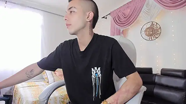 Dereck Boy8 online show from October 7, 2025, 7:22 pm