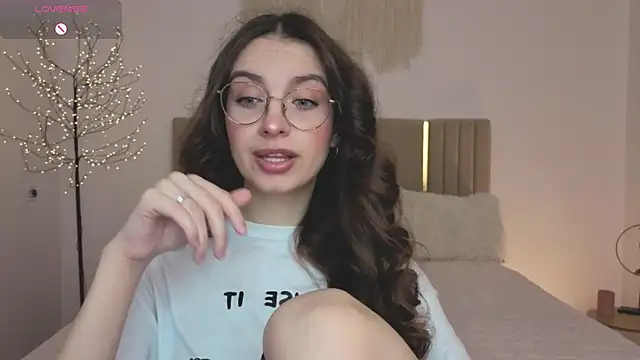 Snapshot of Real_cutie1 chatting on April 27, 2026, 12:47 pm Real cutie1 online show from April 27, 2026, 12:47 pm