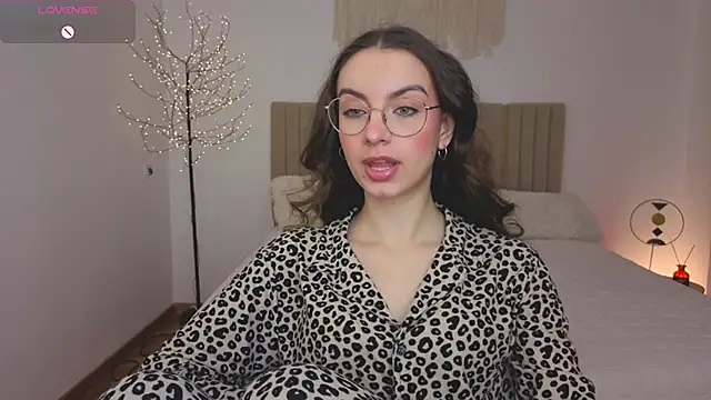 Snapshot of Real_cutie1 chatting on May 2, 2026, 1:05 pm Real cutie1 online show from May 2, 2026, 1:05 pm