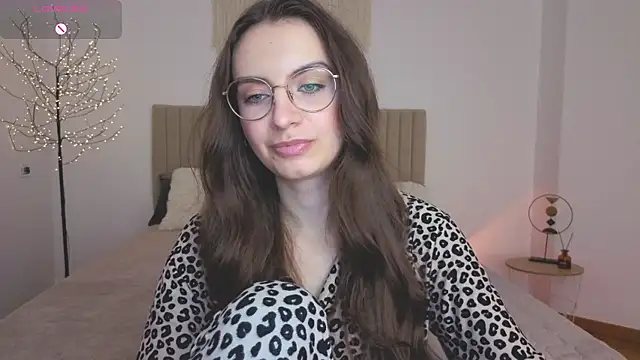 Snapshot of Real_cutie1 chatting on May 11, 2026, 4:04 pm Real cutie1 online show from May 11, 2026, 4:04 pm