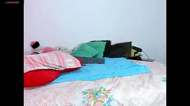 lanastone86 online show from November 24, 2025, 1:11 pm