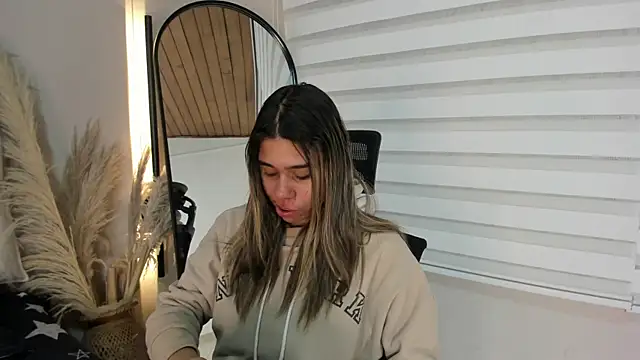 Snapshot of Rachell_criss chatting on October 28, 2025, 4:05 am Rachell criss online show from October 28, 2025, 4:05 am