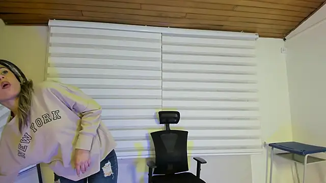 Snapshot of Rachell_criss chatting on November 13, 2025, 3:38 am Rachell criss online show from November 13, 2025, 3:38 am