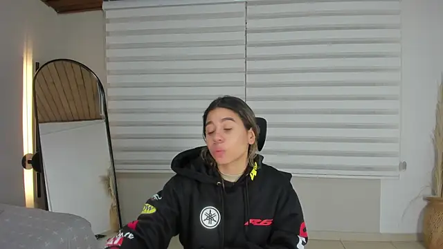 Snapshot of Rachell_criss chatting on November 30, 2025, 4:05 am Rachell criss online show from November 30, 2025, 4:05 am