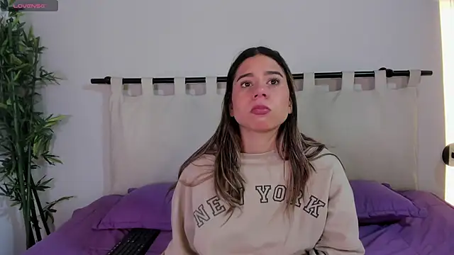 Snapshot of Rachell_criss chatting on February 19, 2026, 4:30 am Rachell criss online show from February 19, 2026, 4:30 am