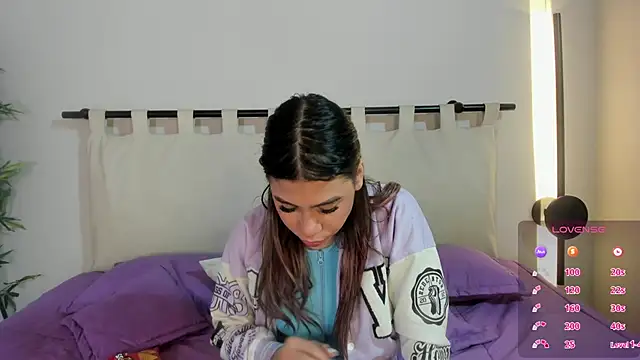 Snapshot of Rachell_criss chatting on February 22, 2026, 4:02 am Rachell criss online show from February 22, 2026, 4:02 am