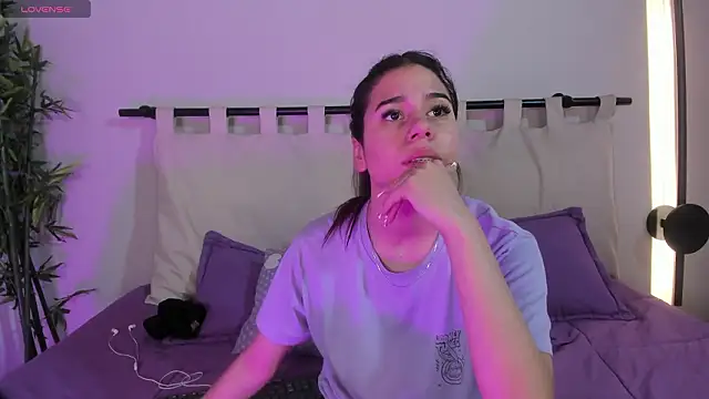 Snapshot of Rachell_criss chatting on February 28, 2026, 4:02 am Rachell criss online show from February 28, 2026, 4:02 am