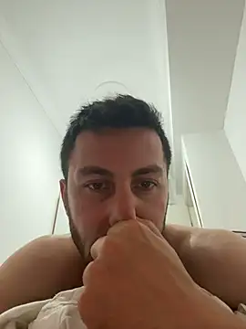 emredenizz07 online show from November 5, 2025, 1:44 pm