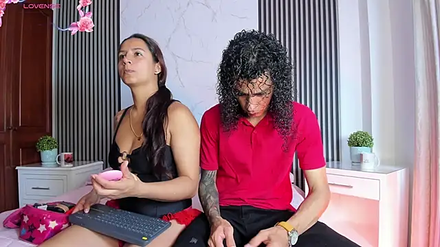 JackAndRosse  online show from April 10, 2026, 2:44 pm