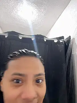 Snapshot of Nia_Desire chatting on May 19, 2026, 6:09 am Nia Desire online show from May 19, 2026, 6:09 am