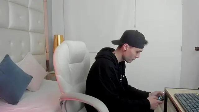 dark sun302 online show from December 20, 2025, 4:41 am