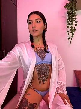 Snapshot of SurpriseMadlicia chatting on September 25, 2025, 12:58 am SurpriseMadlicia online show from September 25, 2025, 12:58 am