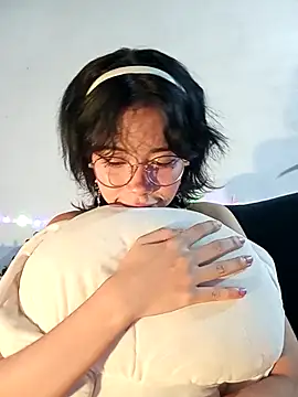 dolliette24 online show from January 18, 2026, 4:27 am