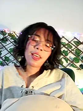 dolliette24 online show from March 31, 2026, 4:24 am