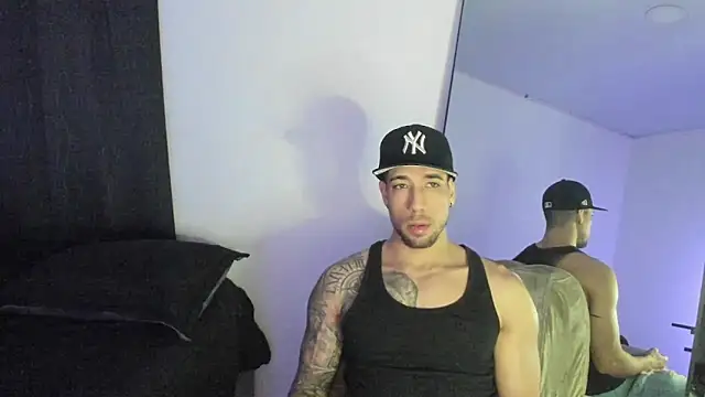 ThiagoLugo online show from November 22, 2025, 4:33 am