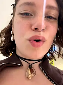 lucy-joy online show from September 12, 2025, 8:25 am