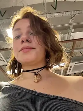 lucy-joy online show from October 15, 2025, 9:31 am